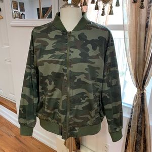 Women’s Plus size 3X Camouflage zip up jacket